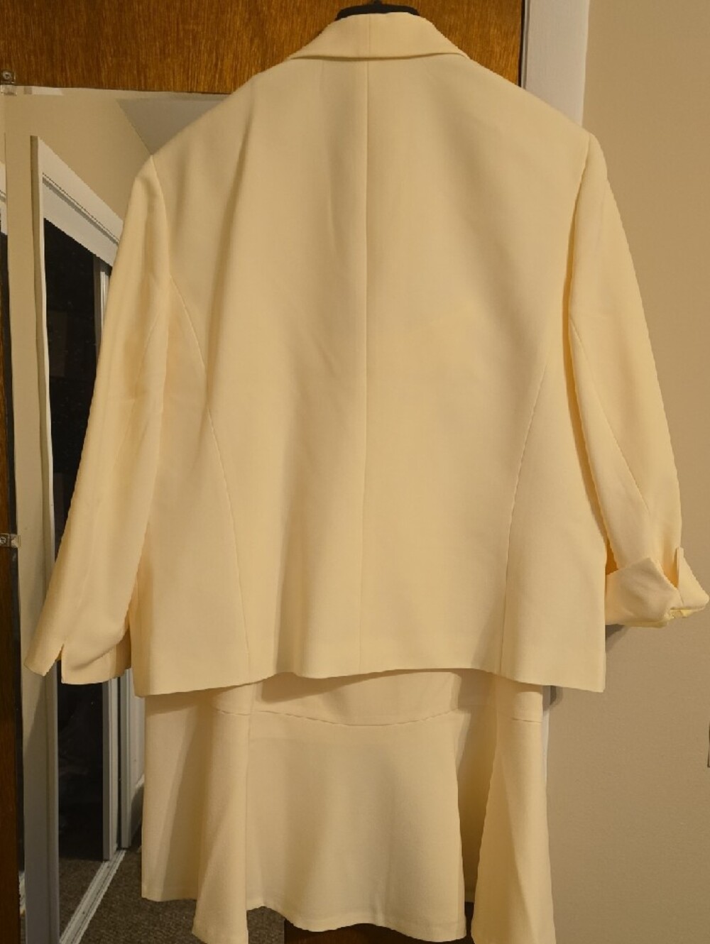 Elegant Cream Women's Blazer and Skirt Set - Picture 4 of 4